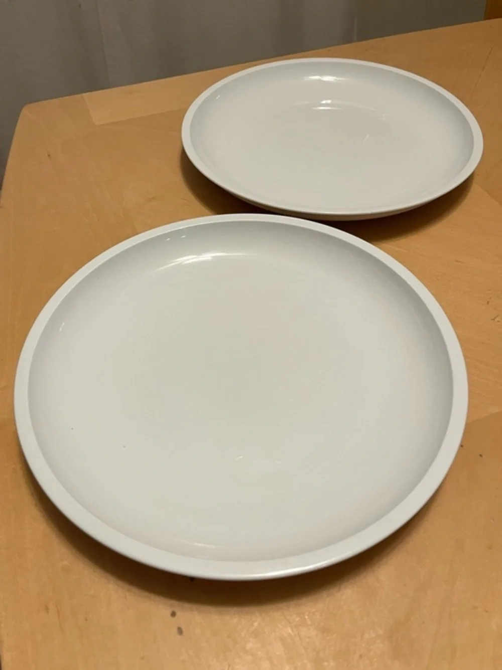 Crate & Barrel White Ceramic Dinner Plates – Set of 2